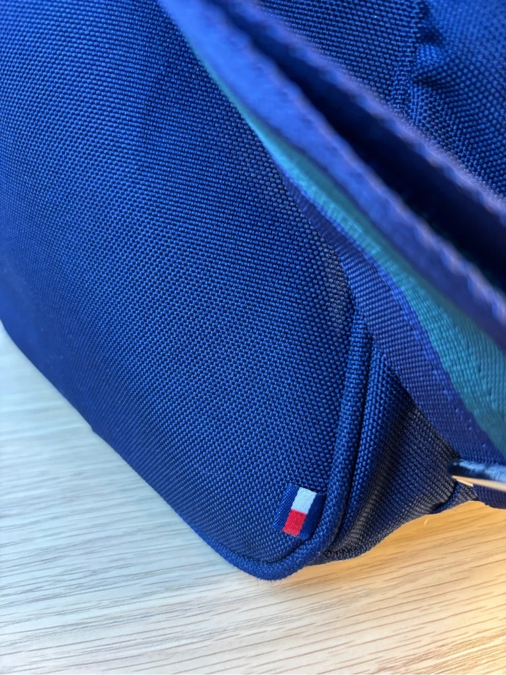 vintage Tommy Hilfiger Classics Navy Travel Duffle / Messenger Bag Like New!!